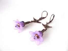 Lucite Flower Earrings on Lever Back Closures - £17.20 GBP