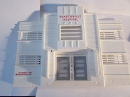 Bachmann Plasticville O/S  Scale Hospital Part Front Wall only  PR - $2.80