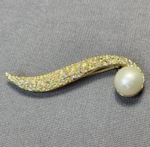 Vintage Celebrity NY Brooch Pin Gold-tone Faux Pearl Aurora Borealis Rhi... - £17.20 GBP