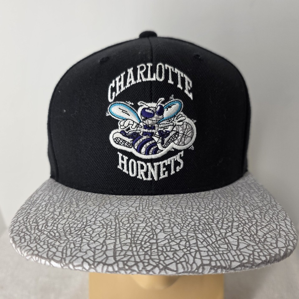 VTG Mitchell &amp; Ness Charlotte Hornets NBA Black White Snapback Hat - $27.76