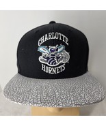 VTG Mitchell &amp; Ness Charlotte Hornets NBA Black White Snapback Hat - $519.71 MXN
