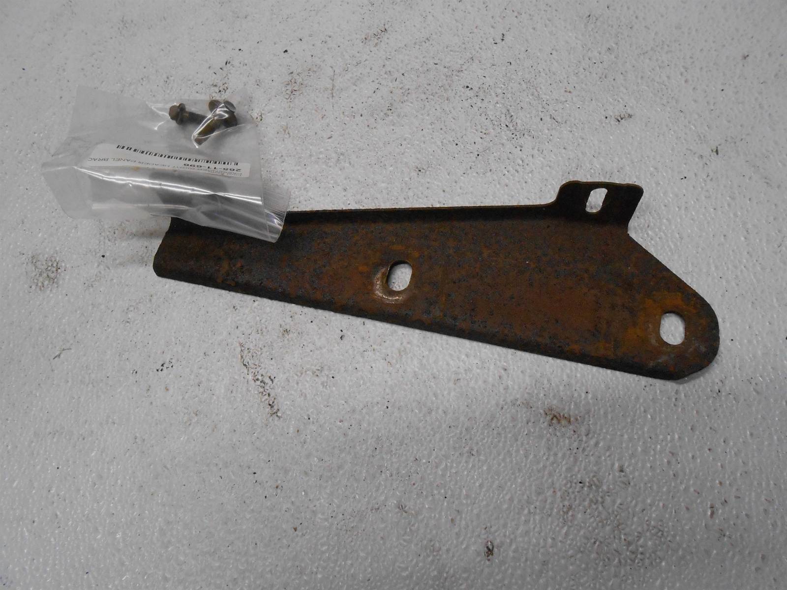 1999-2001 Ford F250 F350 Passenger Right Header Panel Bracket With Bolts - $29.25