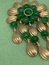 Vtg Crown Trifari Brooch Dangling Green Cabochons Gold Tone Pin Faux-Jade - £131.31 GBP