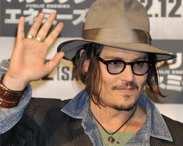 Johnny Depp 16X20 Canvas Giclee Waves To Fans - £54.84 GBP