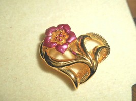 Avon Heart Flower Lapel Pin Heart Shaped Gold Tone Metal Purple Enamel Flower - £15.12 GBP