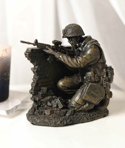 War Battlefield Kneeling Soldier Taking Cover With Rifle Gun And Gears S... - £29.48 GBP