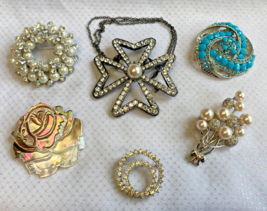 Vtg Brooch Lot Rhinestone Faux Pearl Nolan Miller Joan Boyce Costume Jewelry - £39.43 GBP