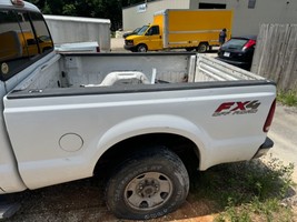 1999 2007 Ford F250 OEM White Small Damage Pickup Bed Box With Gate Bumper - $69,507.16 MXN
