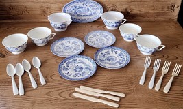 Vintage iDEAL Blue Willow Child&#39;s Plastic Play Dish Set Cups Plates ++ 2... - £14.08 GBP