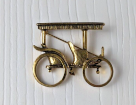 Zentall Horseless Carriage Brooch Vintage Antique Car Surrey Collectible - $14.84