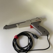 Original 1985 Nintendo NES Zapper Authentic  NES-005 Gray Duck Hunt - £31.32 GBP