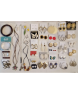 JEWELRY LOT of 40 Variety of Bracelets Bead Pins Necklaces Earrings New ... - $560.27 MXN