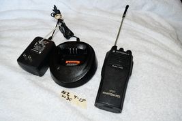 Motorola Radius CP200 4Ch UHF Radio AAH50RDC9AA1AN w/ Battery and Charge... - €68,64 EUR