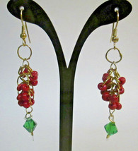 Red &amp; Green Beaded Dangle Drop Earrings Gold Tone Boho Gypsy Hippie EUC - £11.18 GBP