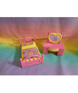 Small Plastic Dollhouse Bed &amp; Vanity Pink &amp; Yellow - as is - £3.53 GBP