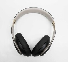 Beats Studio Pro Wireless Over-the-Ear Headphones MC2N4LL/A Black Gold image 6
