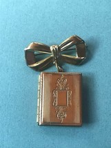 Vintage Goldtone Ribbon Bow w Etched Book Locket Charm Dangle Pin Brooch – 1.25  - £10.10 GBP