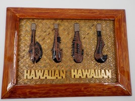 HAWAIIAN WEAPONS PLAQUE GLOSSY WOOD WALL HANGING DECO BASKET WEAVE BACKG... - $25.99