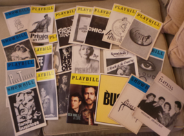 Lot of 21 Playbills / Showbills NYC Theatres great shows, performers, ph... - $557.18 MXN