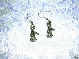 New 3D Bugs Bunny Eating His Carrot Cast Silver Pewter Dangling Charm Earrings - £5.52 GBP