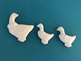 A1 - 3 Geese Family Pins, Magnets Ceramic Bisque You Paint* - €1,53 EUR