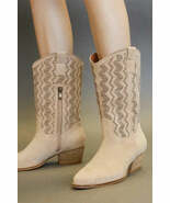 Beast Fashion Faux Suede Laser Cut Detail Block Heel Boots - €26,91 EUR