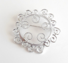 Vintage Sarah Coventry Lacy Swirls Swirled Round Silver Brooch Pin Jewelry - £11.69 GBP