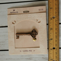 new Hallmark Key charm lapel pin brooch - £7.89 GBP