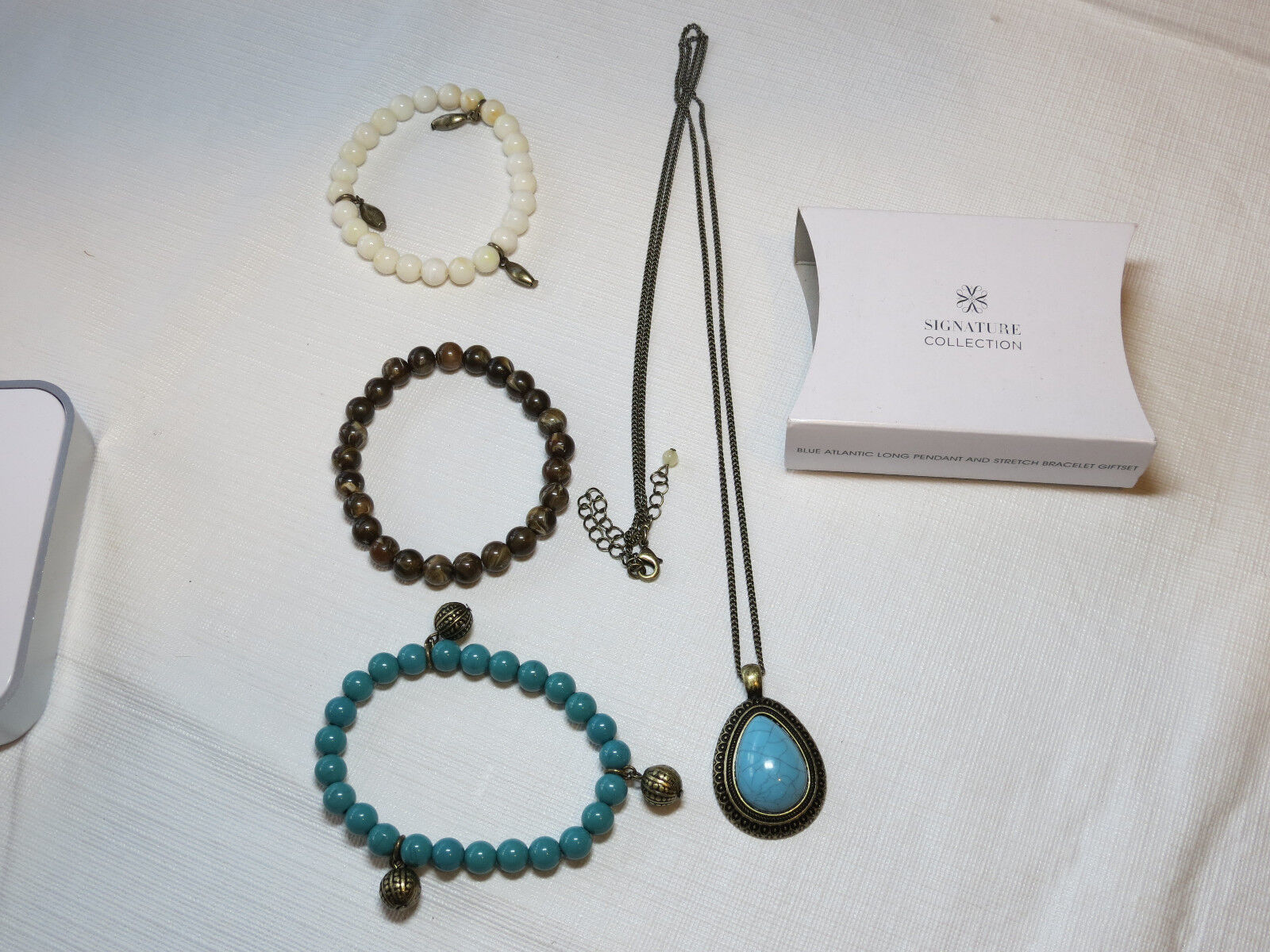 Primary image for Ladies Womens Avon Blue Atlantic Long Necklace & Stretch Bracelet Gift Set NIP;;