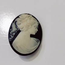 Vintage 70&#39;s 80&#39;s Cameo Brooch Black White Acrylic Plastic Oval Victorian Greek - £7.99 GBP