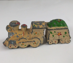 Vintage Christmas Train Pulling Coal Cast Floral Iron Salt &amp; Pepper Shakers - $181.48 MXN