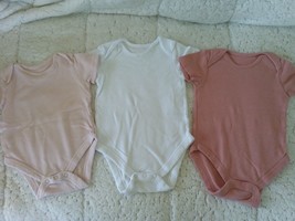 3 X GEORGE cute short sleeve vest bodysuit age  9-12 months  74-80cm - $6.76