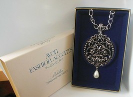 Vintage Avon Medallion Pendant Necklace 1974 - £42.88 GBP