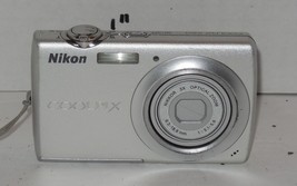 Nikon COOLPIX S203 10.0MP Digital Camera - Silver Tested Works - £77.53 GBP