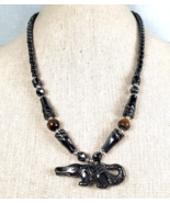 Carved Hematite &amp; Tigers Eye Gator Pendant 17&quot; Necklace Artisan 1980s - €36,95 EUR
