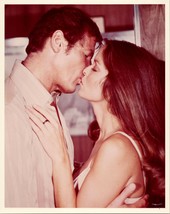 Spy Who Loved Me 8x10 photo Roger Moore kisses Barbara Bach - £9.56 GBP