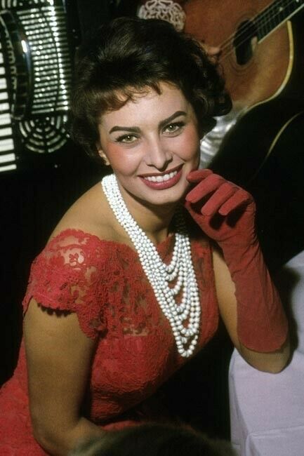 Sophia Loren 1950&#39;s portrait in red dress and gloves 4x6 inch photo - $4.75