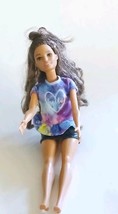 Mattel Barbie Fashionistas Dye Dreamer Doll Tie Dye Shirt Long Dark Hair - £8.62 GBP