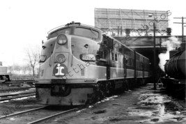 Illinois Central IC EMD E6A Chicago ILL 1966 Photo - £11.17 GBP