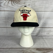 Vintage Sports Specialties Chicago Bulls Fitted Hat 7 1/8 Cream Black Script - £79.92 GBP