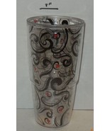 24 oz Tervis Tumbler Black Swir Red Berries - $297.83 MXN