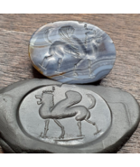Antiguo colgante de sello de ágata de encaje azul misterioso animal - $69.72