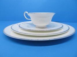 Wedgwood Barbara Barry &quot;Embrace&quot; 4 Piece Place Setting New With Stickers - £59.36 GBP