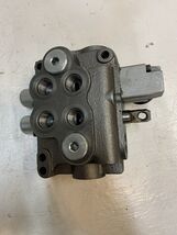 261109X Hydraulic Valve 2 Spool F678/2 - $91.61