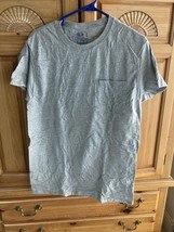 Fruit Of The Loom Men’s Size Medium Tag less Pocket T Shirt Grey - $24.99
