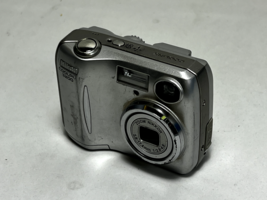 Nikon Coolpix E3200 - 3.2MP Compact Point &amp; Shoot Digital Camera Silver - £23.67 GBP