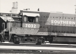 Southern Pacific Railroad SP #7032 U25Bu Electromotive Train Photo Portland OR - £7.46 GBP