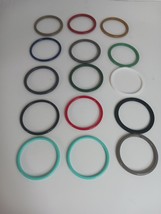 Lot Of 15 Multi Colored Plastic Vintage Bangle Bracelets - $383.44 MXN