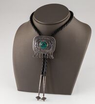 Corbata Bolo De Plata Esterlina Pulida Con Correa De Cuero Trenzado - $9,205.82 MXN