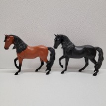 BREYER HORSES BLACK &amp; BROWN SMOKEY &amp; COCO WORLD OF BREYER Ages 4+ HORSE ... - £31.64 GBP